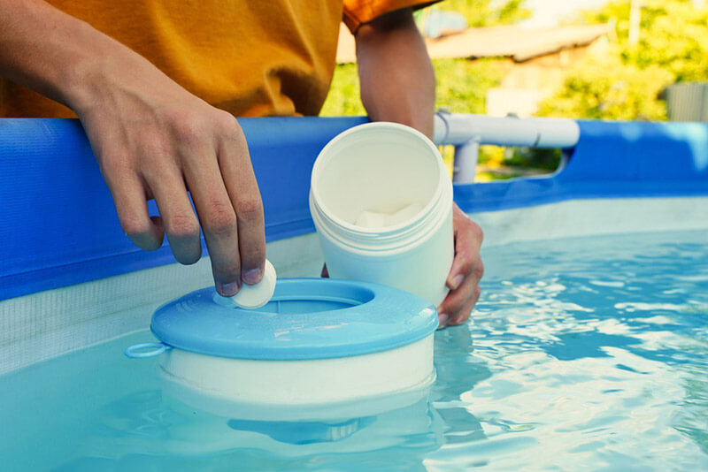  Cách pha chlorine khử trùng bể bơi tại nhà